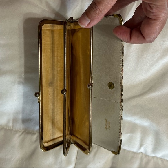 Beautiful Vintage Baronet Embroidered Floral Tapestry & Genuine Cowhide Wallet - Picture 4 of 6